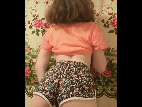 ❤️ Sexy matashin jariri yana cire guntun wando a kyamara ️ a mu